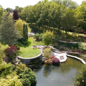 Vue aérienne extérieure du jardin de l'Hôtel Koru