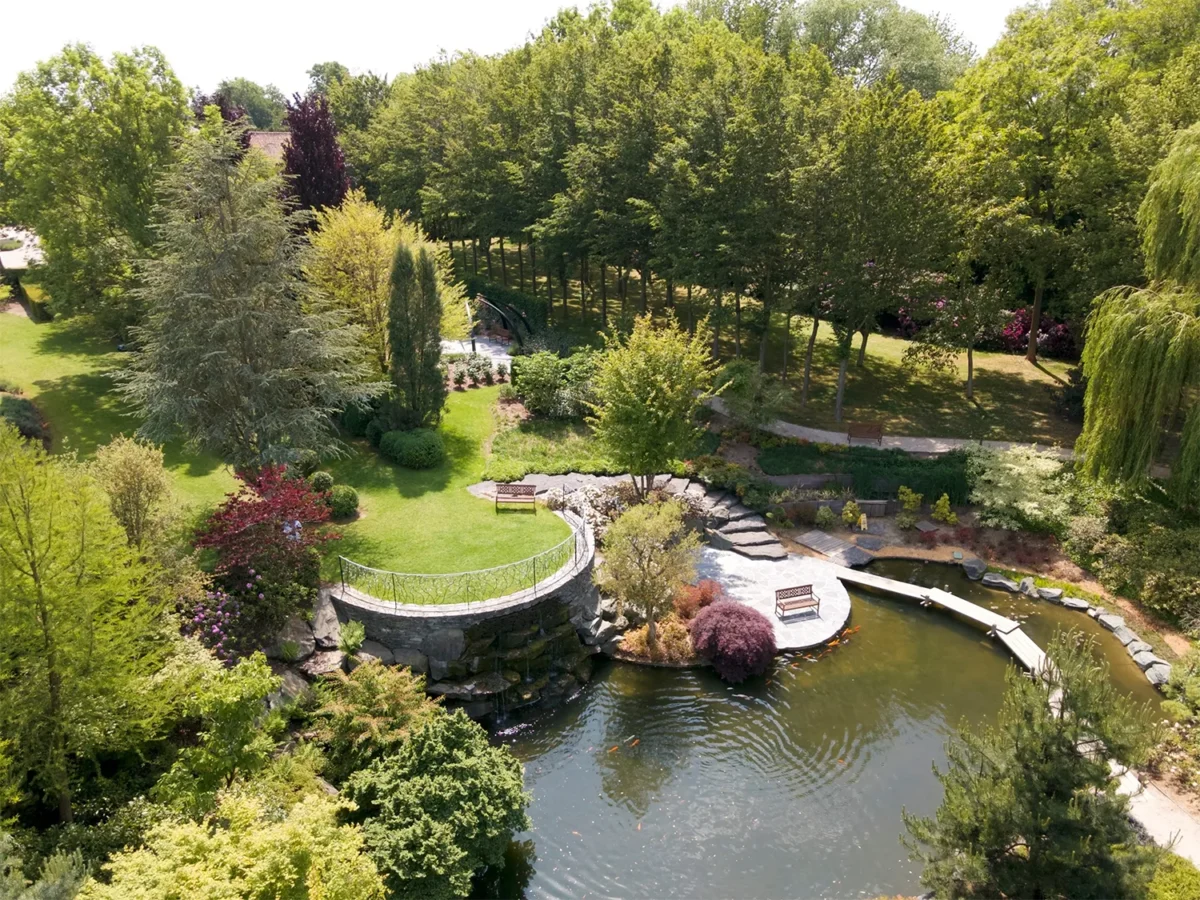 Vue aérienne extérieure du jardin de l'Hôtel Koru